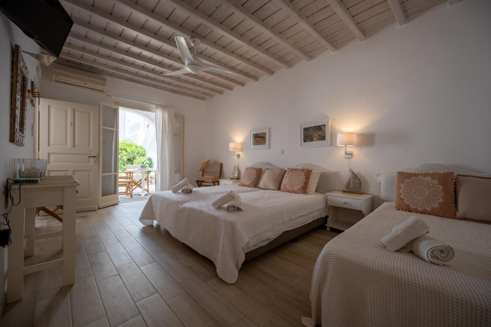 Twins-trisa * Ornos (Mykonos)