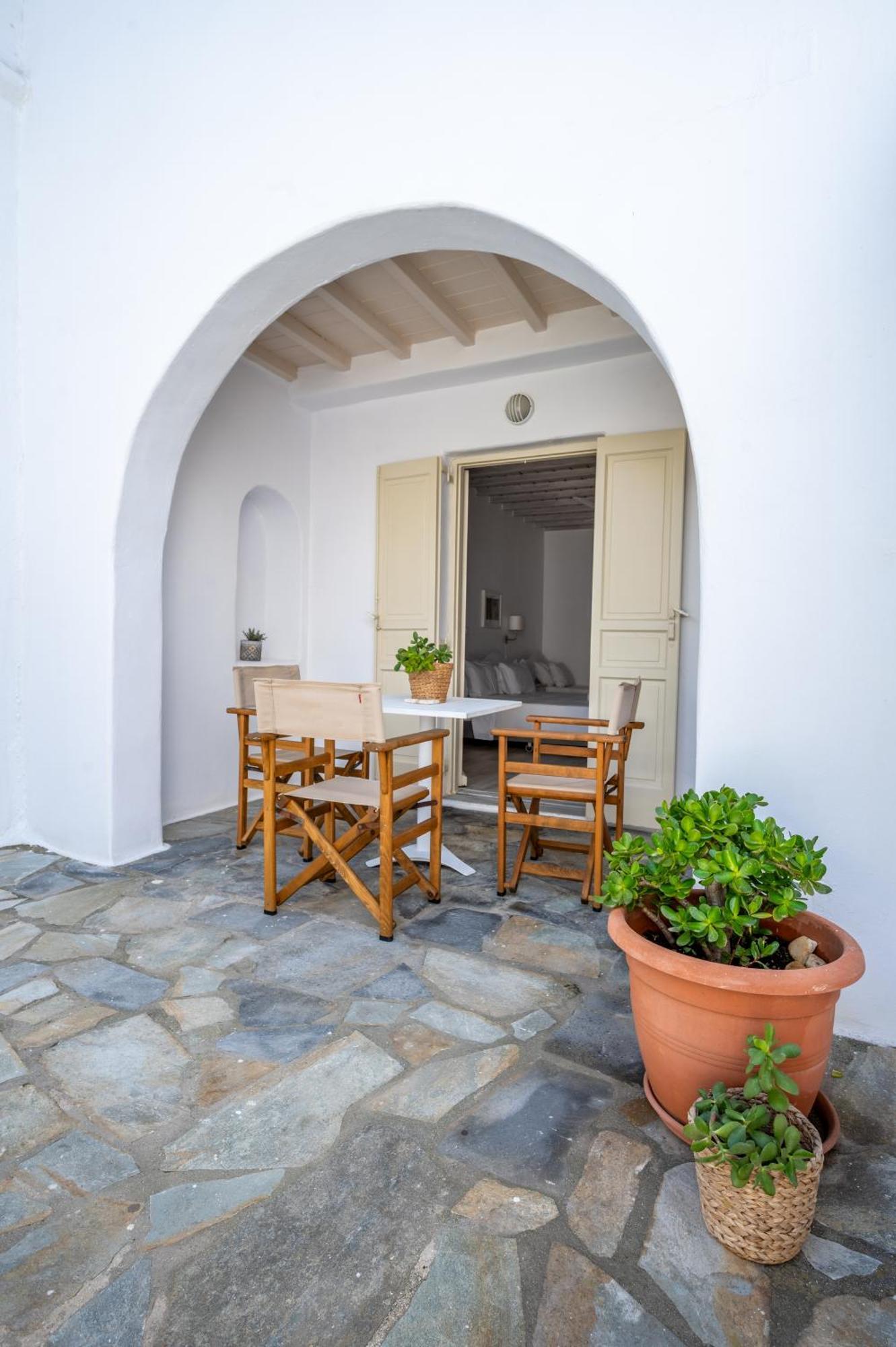 Love hotel Twins-trisa Ornos (Mykonos)