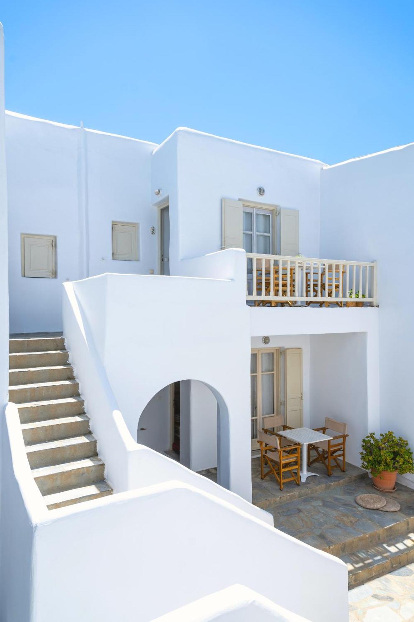 Twins-trisa Ornos (Mykonos)